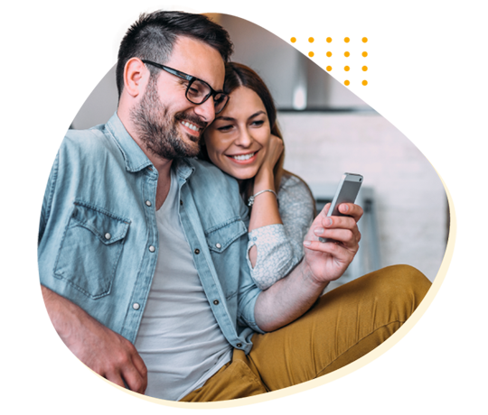 Apoderado recibiendo una notificación escolar en la aplicación móvil de Appoderado.com.