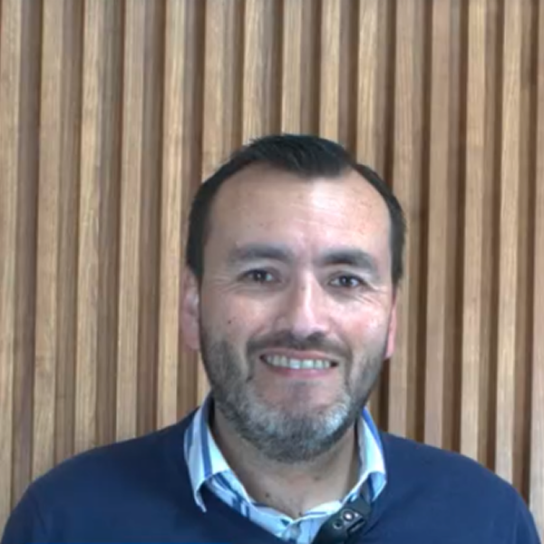 Retrato de Sergio Sandoval, Rector del George Chaytor English College.