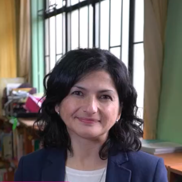 Retrato de Yasna Elgueta, Evaluadora del Kennedy School.